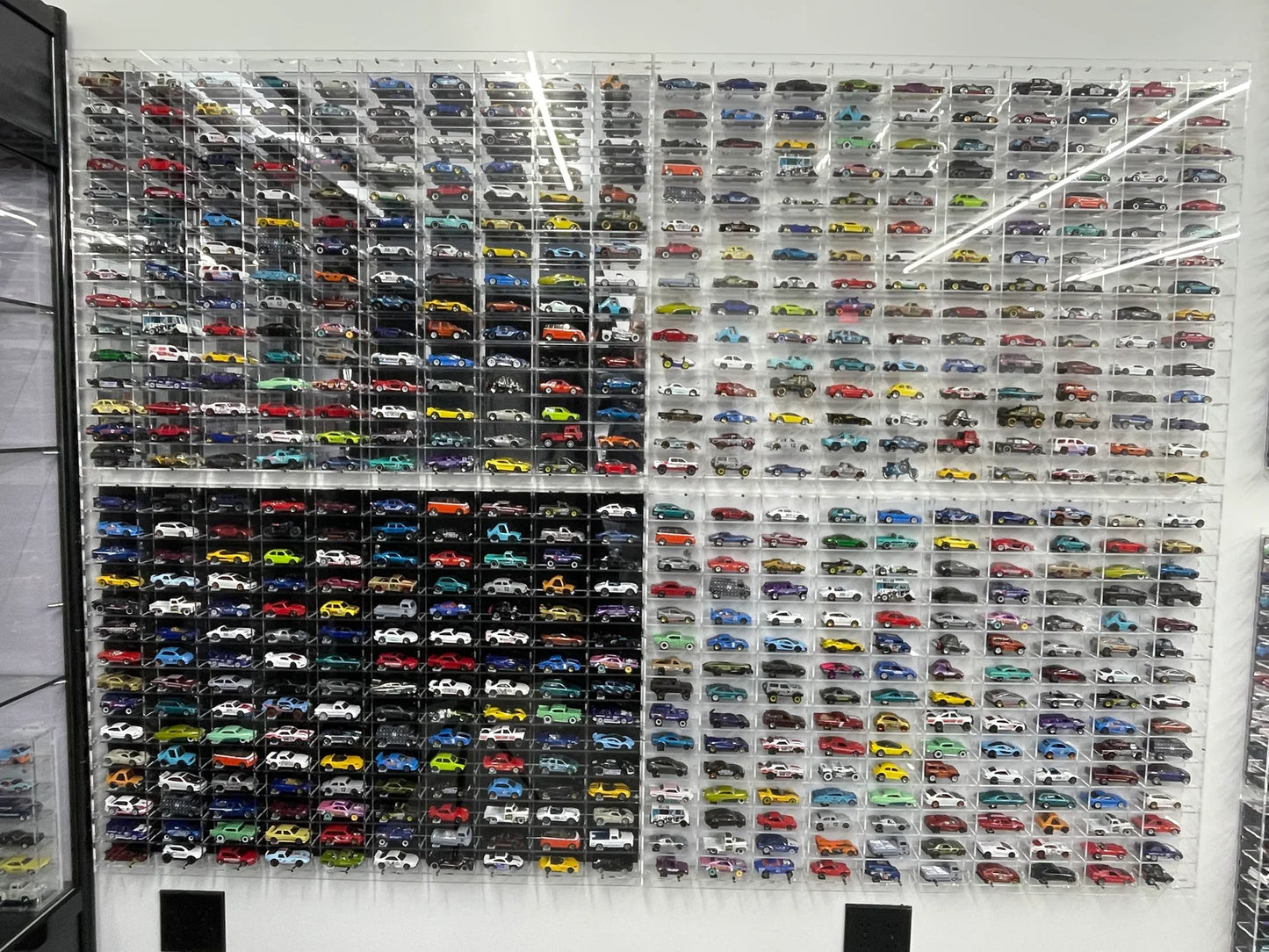 150 Loose Car Wall Mount Display - Diamond Protector