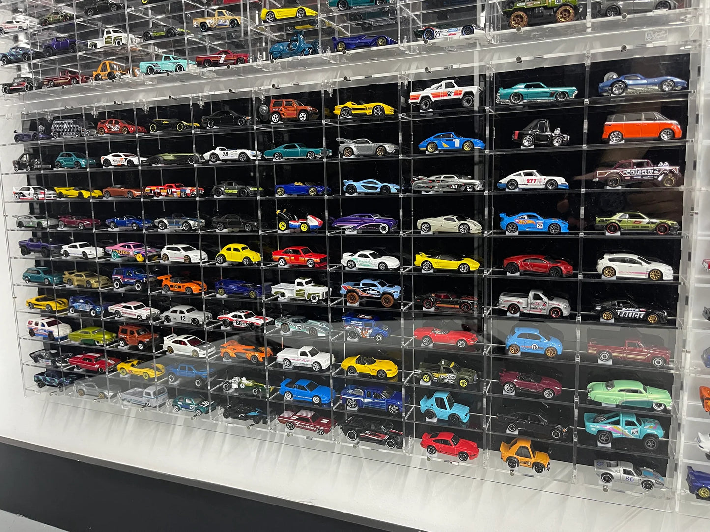 100 Loose Car Wall Mount Display - Diamond Protector