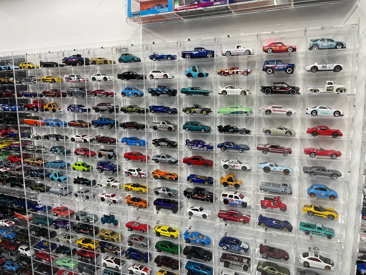 100 Loose Car Wall Mount Display - Diamond Protector