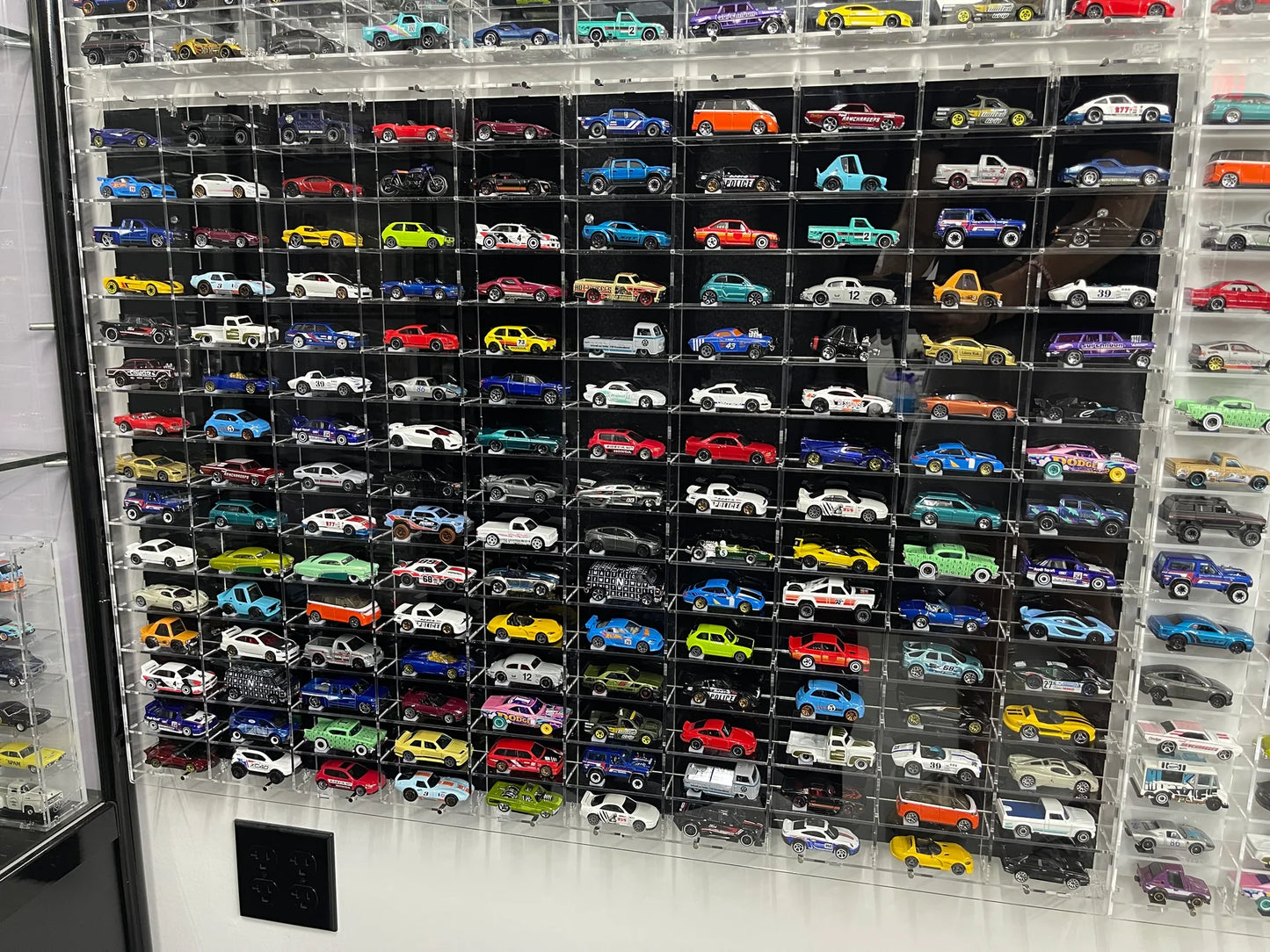 150 Loose Car Wall Mount Display - Diamond Protector