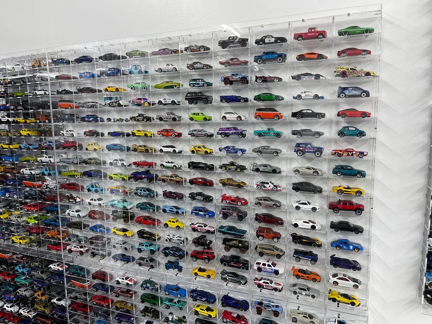 150 Loose Car Wall Mount Display - Diamond Protector