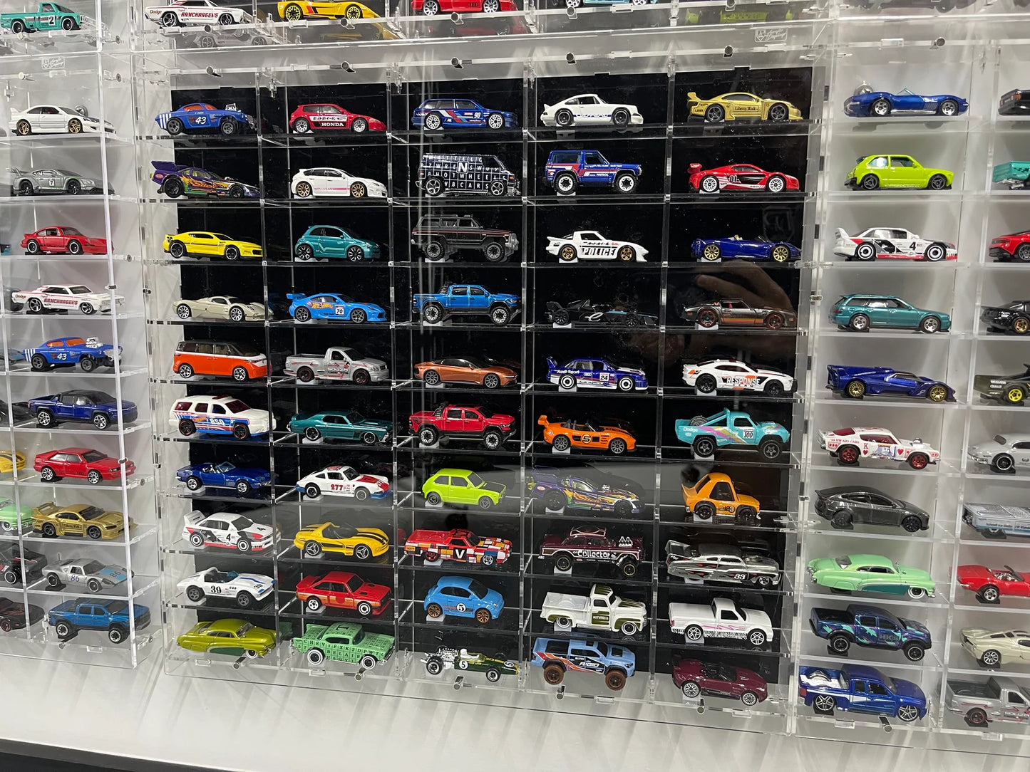 50 Loose Car Wall Mount Display - Diamond Protector