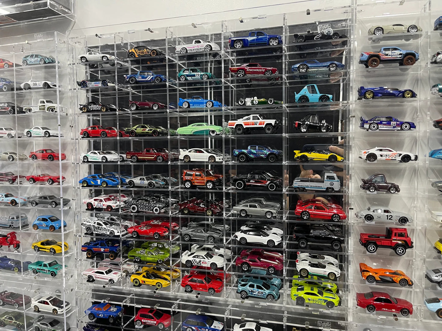50 Loose Car Wall Mount Display - Diamond Protector