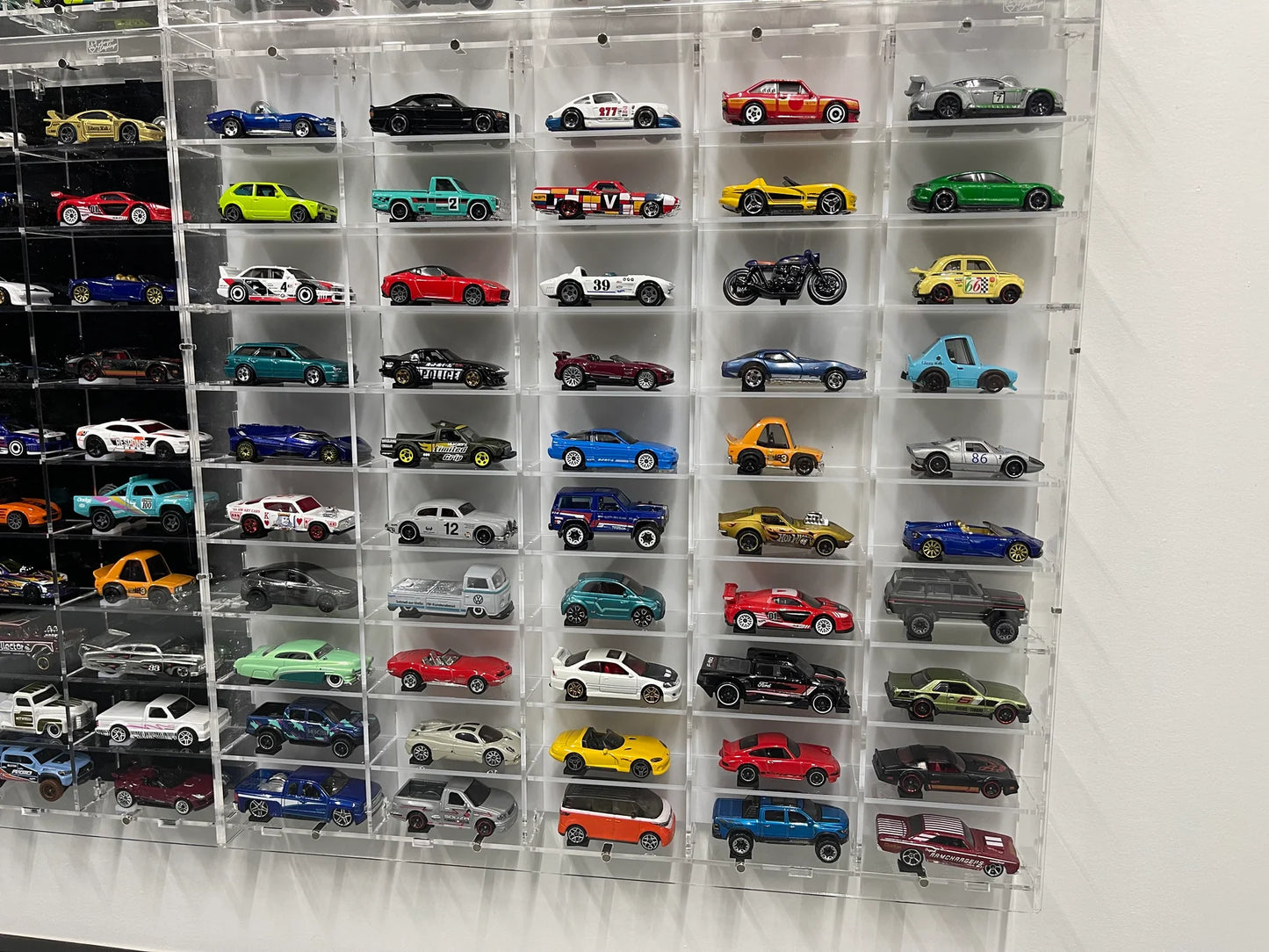 50 Loose Car Wall Mount Display - Diamond Protector